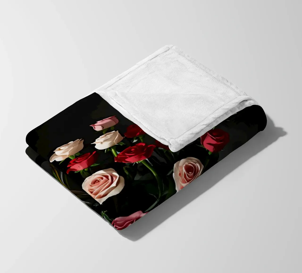 Bouquet de roses dans un vase sur une table plaid polaire de DesignDoodle