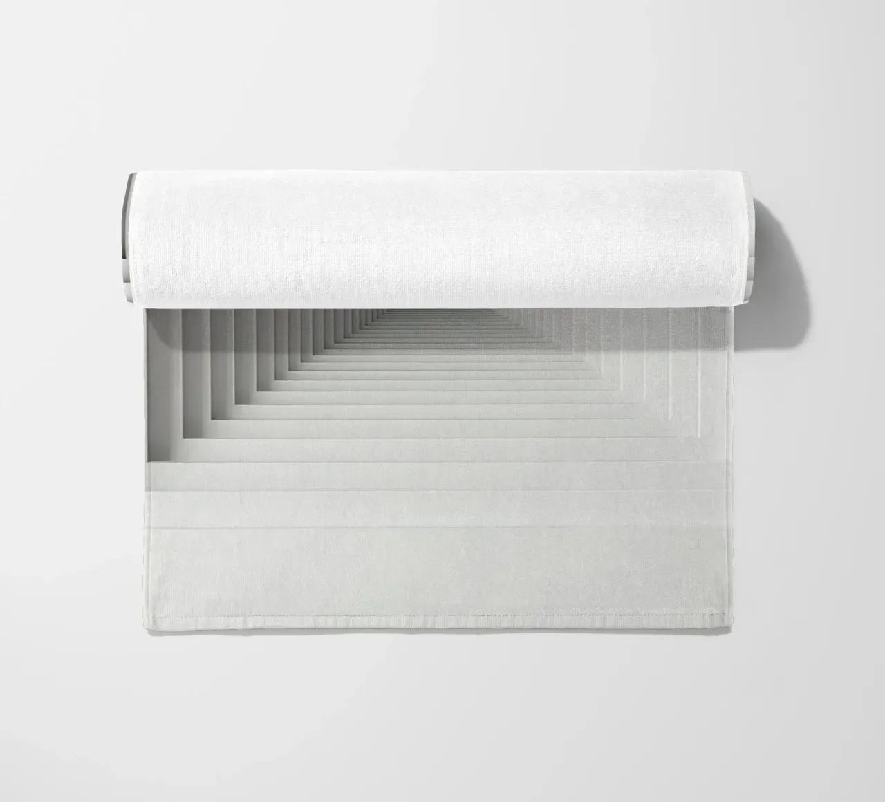 Cadres carrés blancs imbriqués créant une illusion de tunnel serviette de plage de DesignDoodle