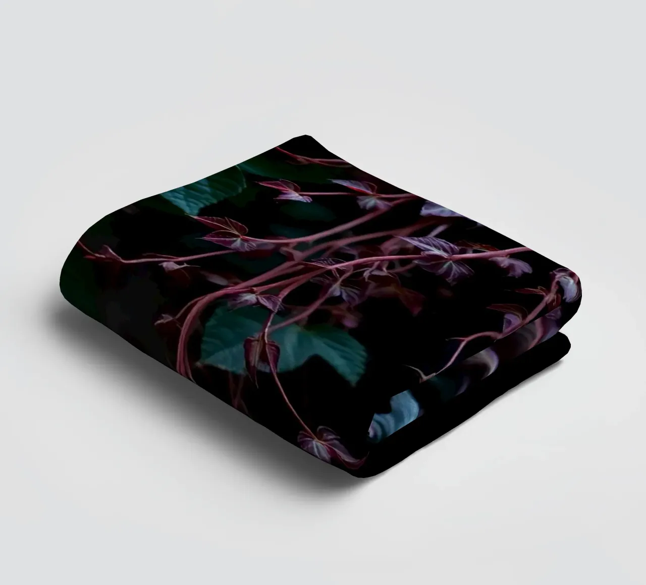 Klimopplant met groene en paarse bladeren badhanddoek van DesignDoodle
