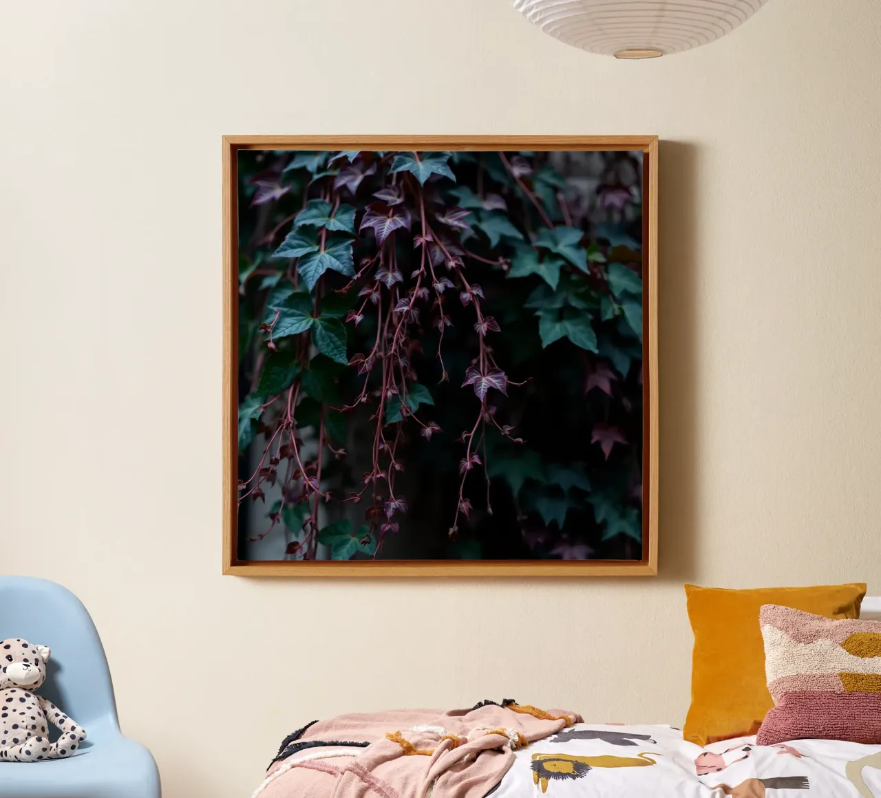 Pianta di edera con foglie verdi e viola tela con Cornice a cassetta da DesignDoodle