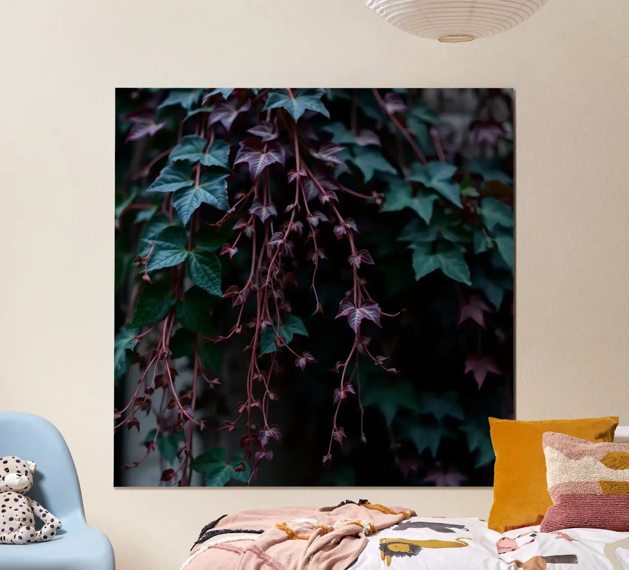 Pianta di edera con foglie verdi e viola poster con telaio in legno da DesignDoodle