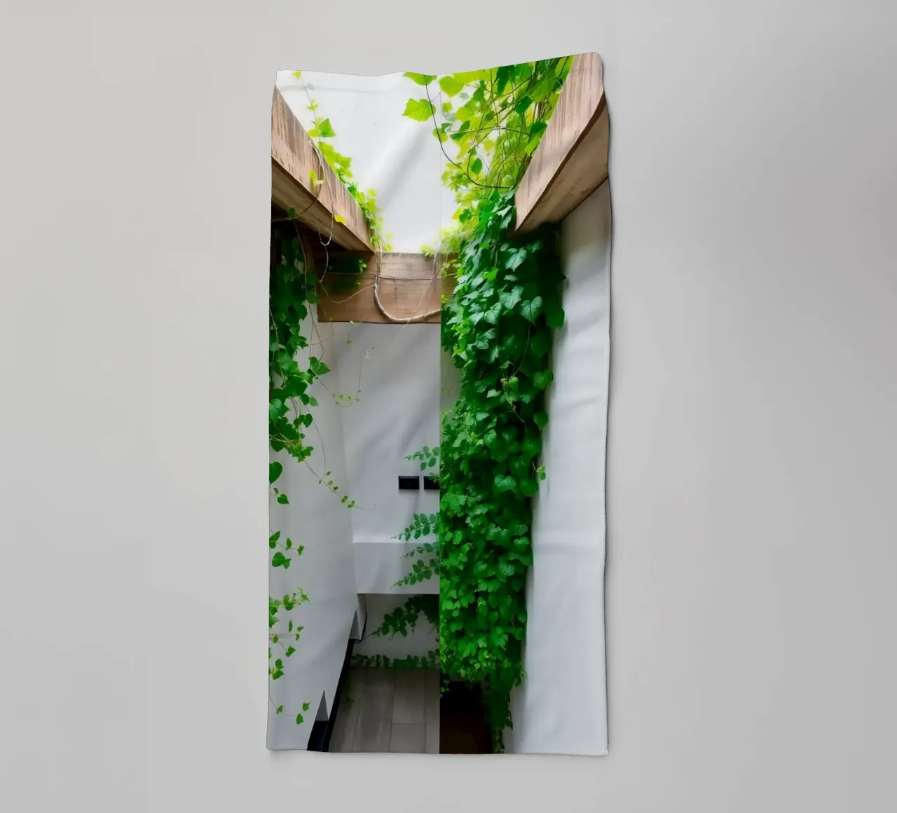 Cortile interno con viti e lucernario asciugamano da bagno da DesignDoodle