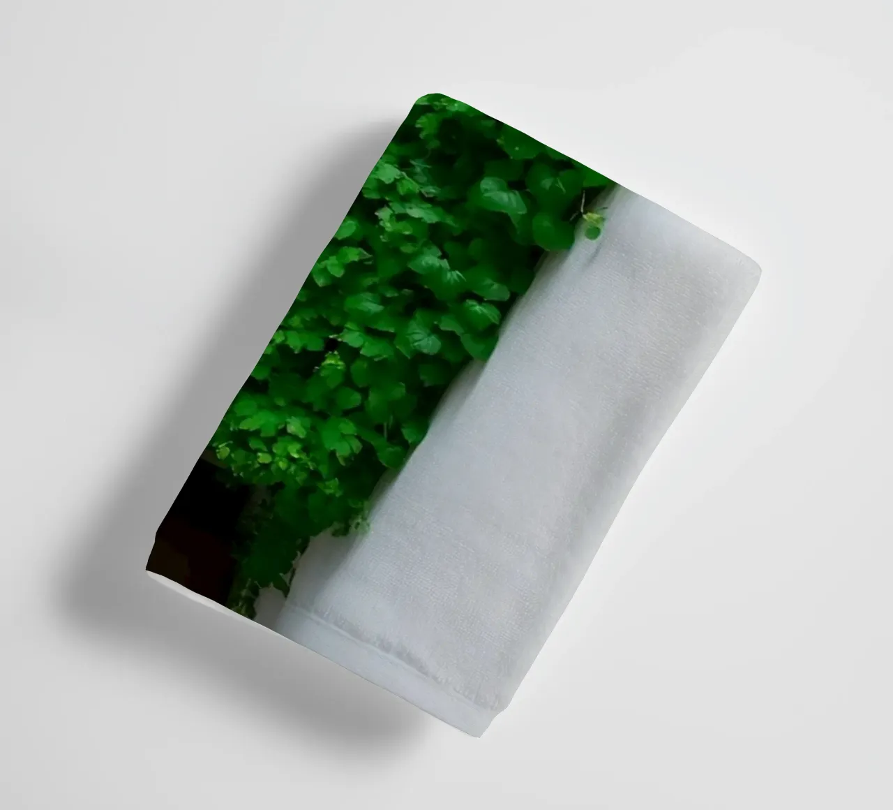 Cortile interno con viti e lucernario asciugamano da bagno da DesignDoodle