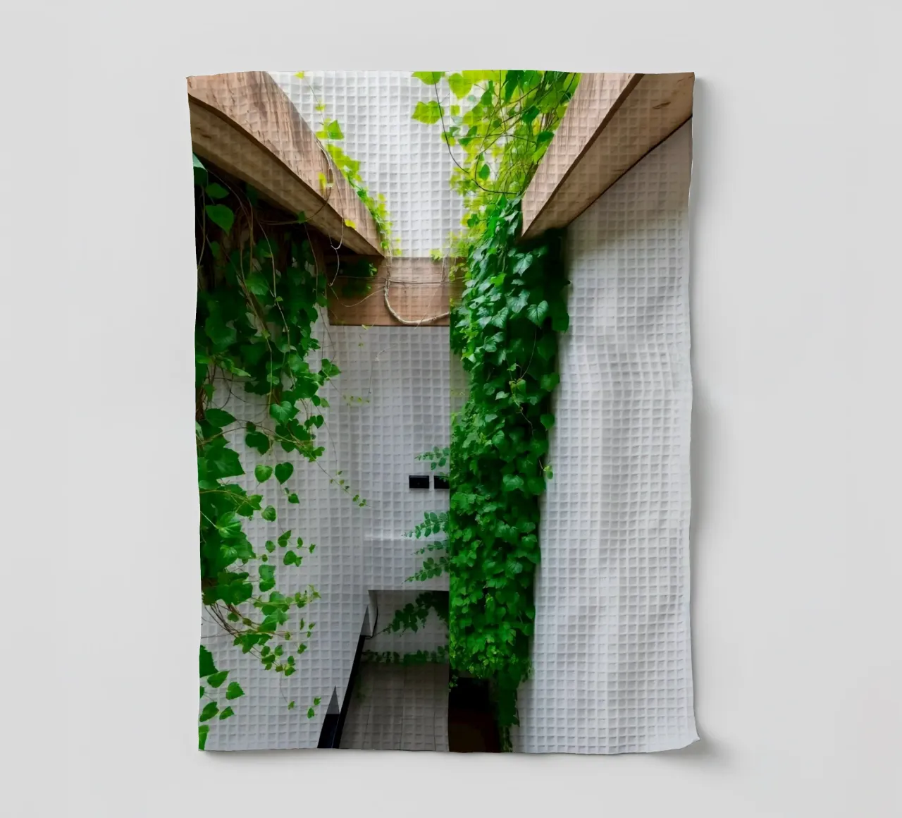 Cour intérieure avec vignes et puits de lumière torchon de DesignDoodle