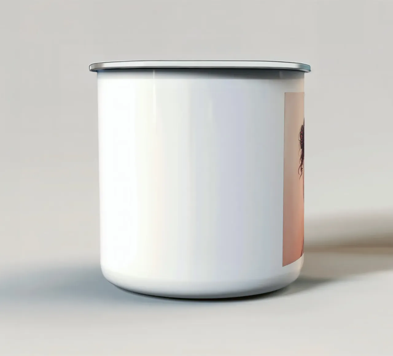 Coppia abbracciata in abito da cerimonia tazza in smalto da DesignDoodle