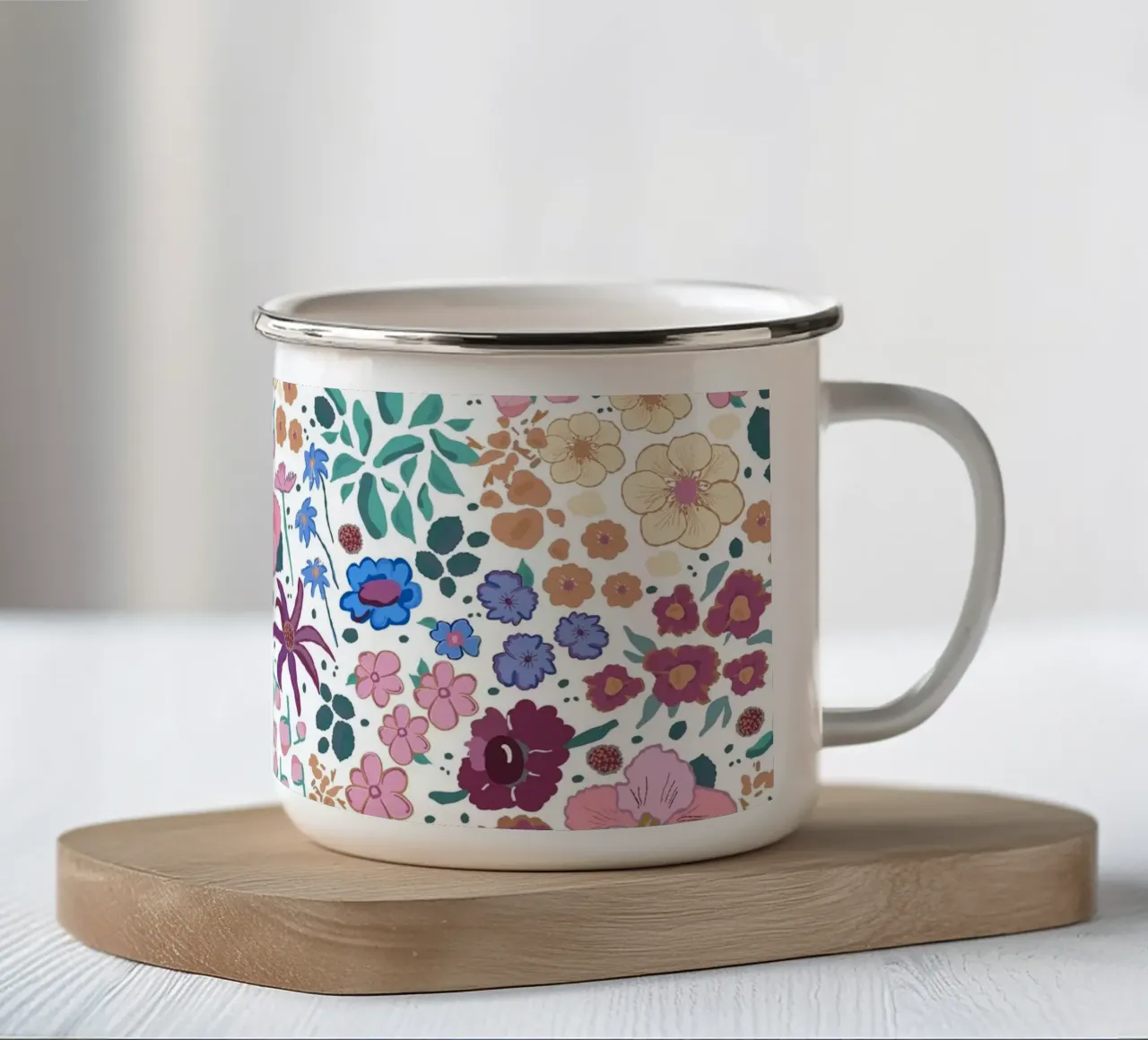 Motivo colorato e vivace bianco tazza in smalto da gulsengunel