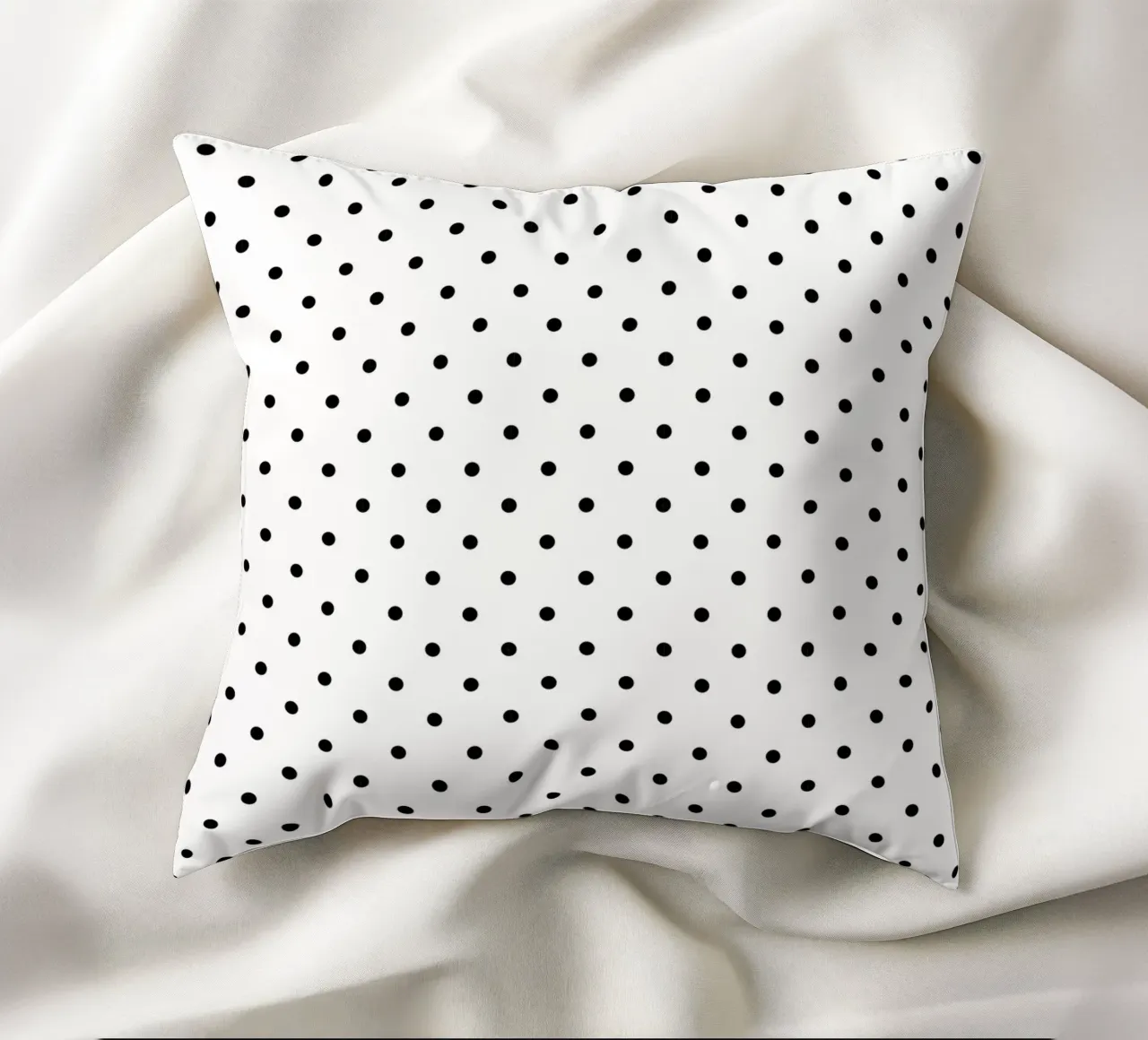 Minimal Basic Polka Dots | Noir sur blanc coussin de Beauty in Simplicity