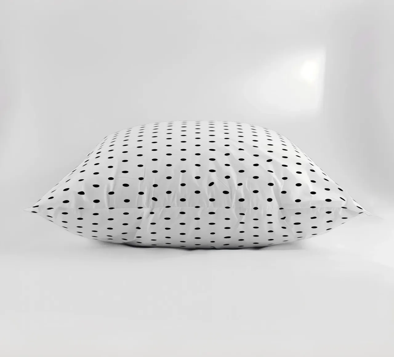 Minimal Basic Polka Dots | Zwart op Wit kussen van Beauty in Simplicity