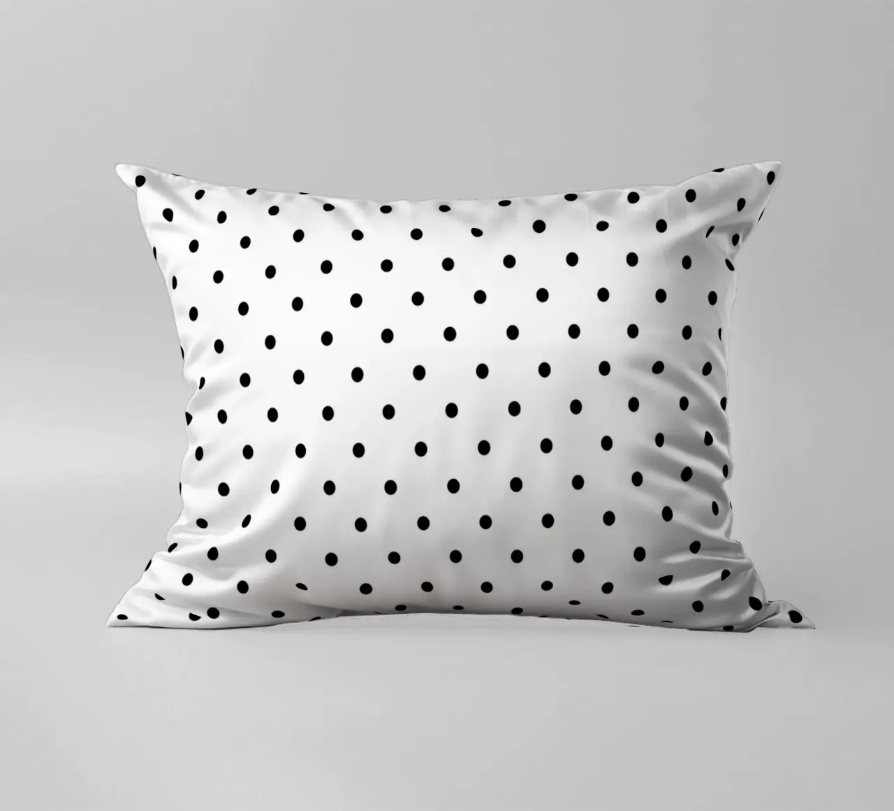Minimal Basic Polka Dots | Nero su bianco cuscino da Beauty in Simplicity