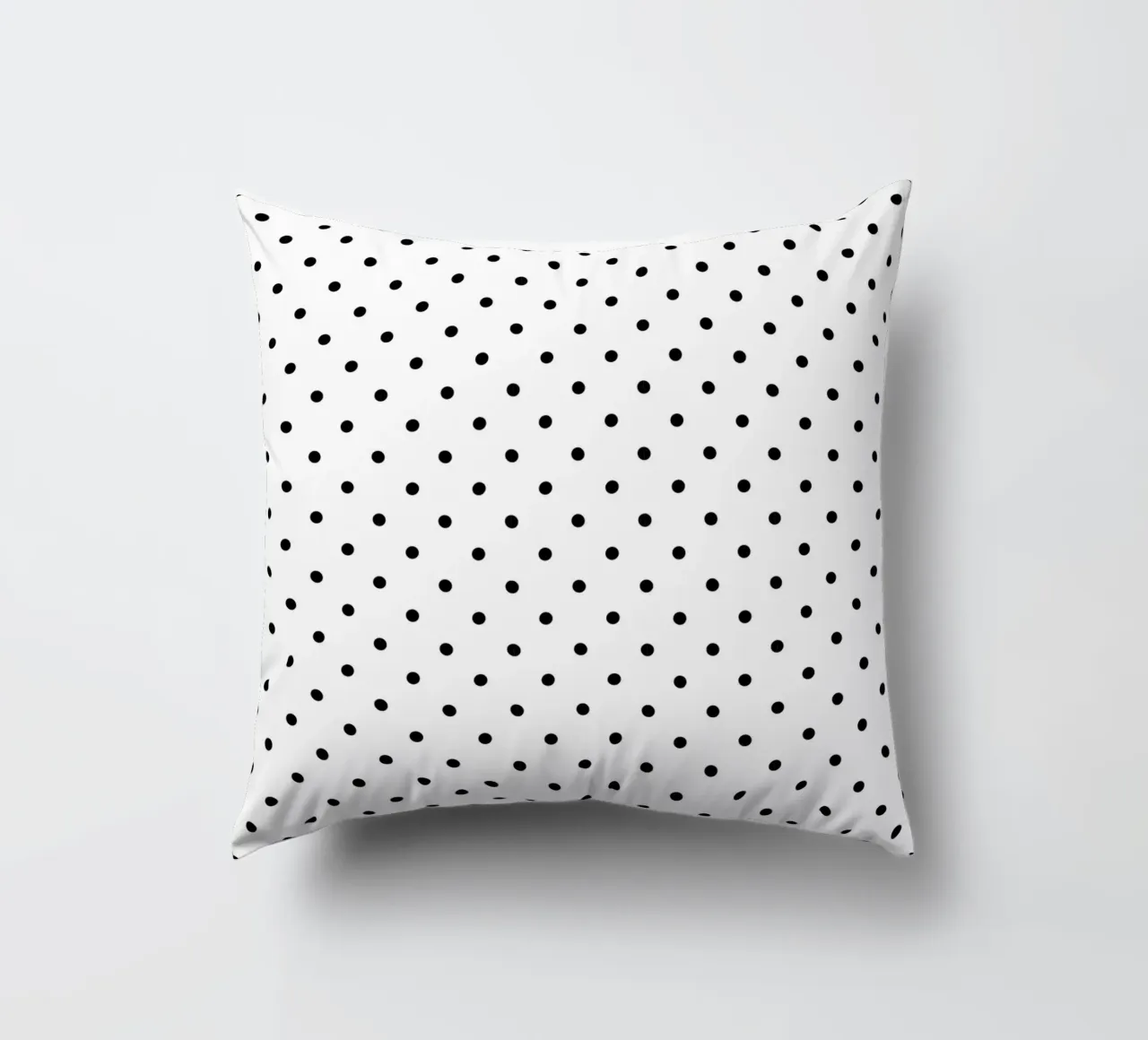 Minimal Basic Polka Dots | Nero su bianco cuscino da Beauty in Simplicity