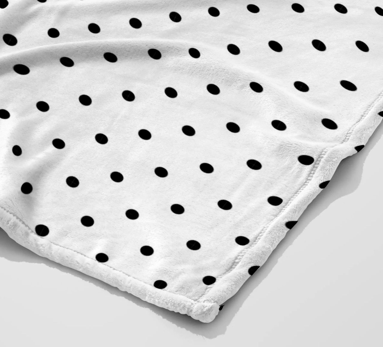 Minimal Basic Polka Dots | Schwarz auf Weiß Fleecedecke von Beauty in Simplicity