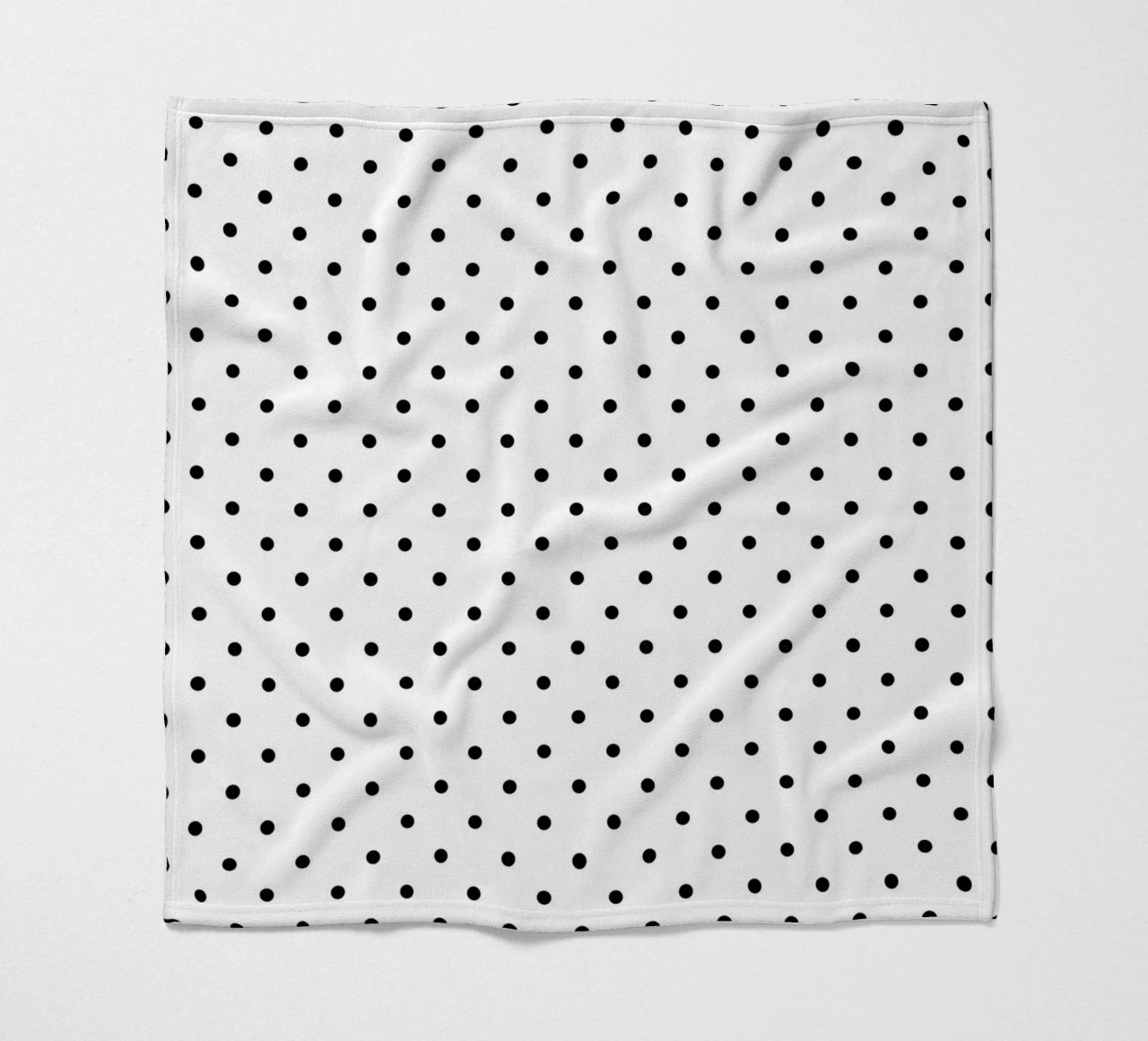 Minimal Basic Polka Dots | Schwarz auf Weiß Fleecedecke von Beauty in Simplicity