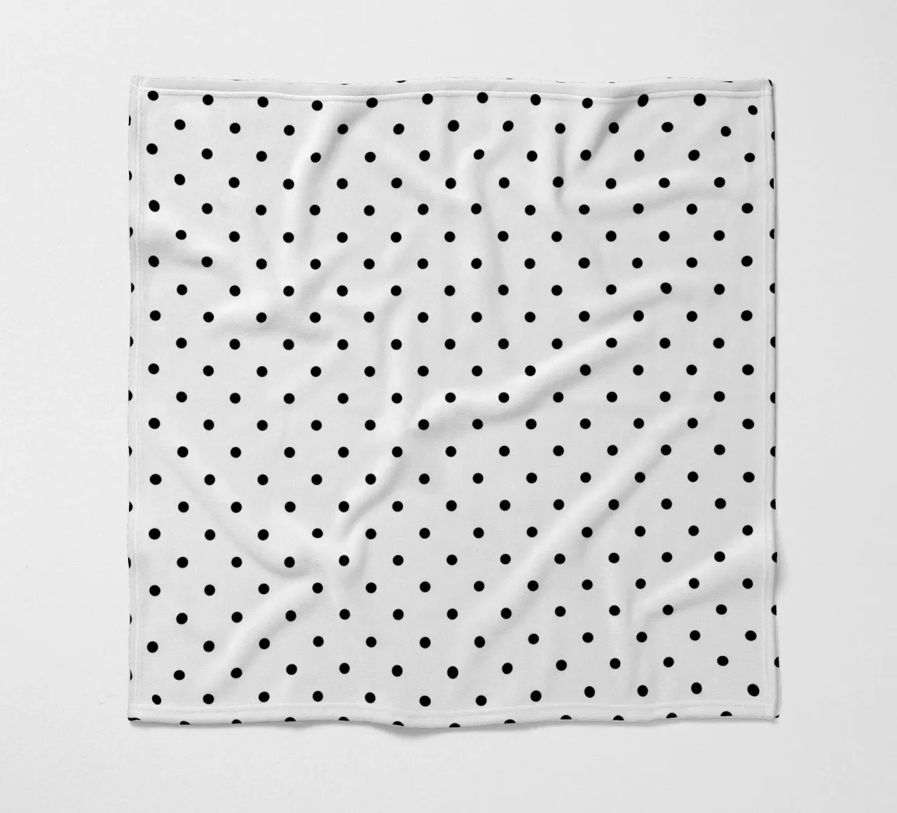Minimal Basic Polka Dots | Zwart op Wit fleecedeken van Beauty in Simplicity