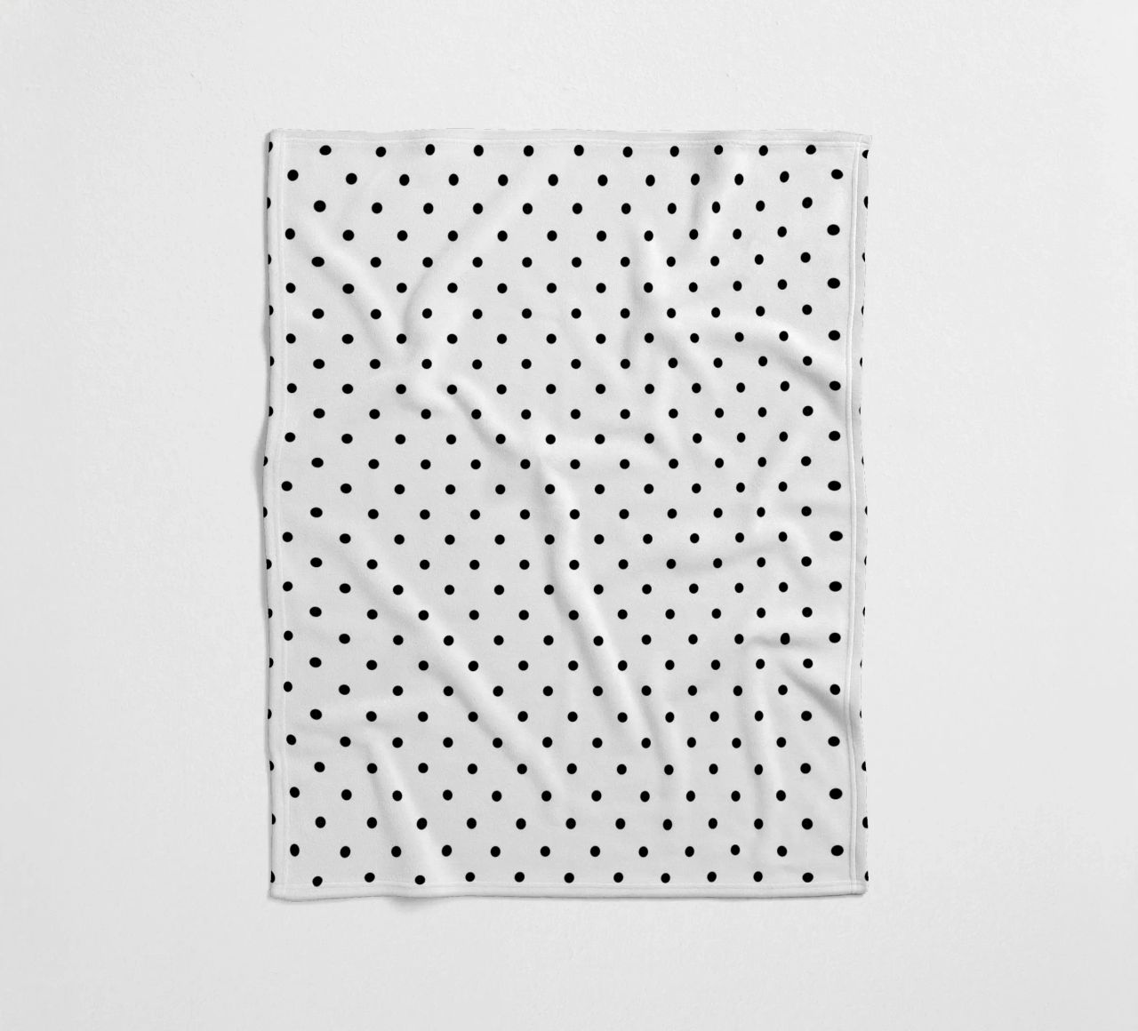 Minimal Basic Polka Dots | Schwarz auf Weiß Fleecedecke von Beauty in Simplicity