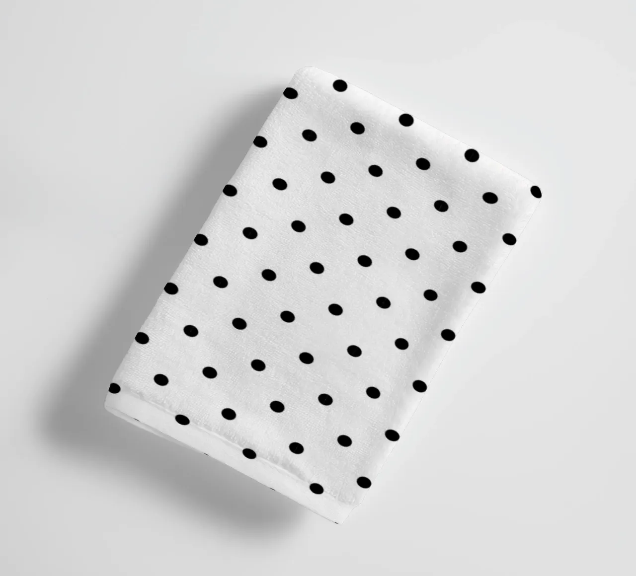 Minimal Basic Polka Dots | Noir sur blanc serviette de bain de Beauty in Simplicity