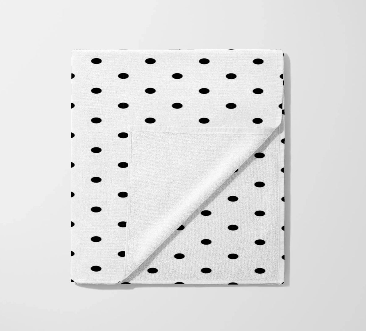Minimal Basic Polka Dots | Nero su bianco telo mare da Beauty in Simplicity