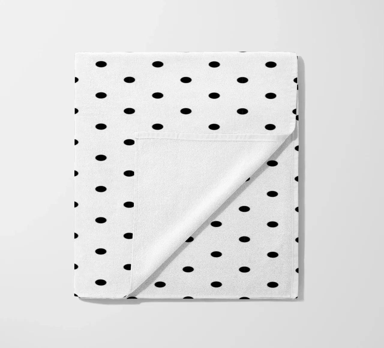 Minimal Basic Polka Dots | Nero su bianco telo mare da Beauty in Simplicity