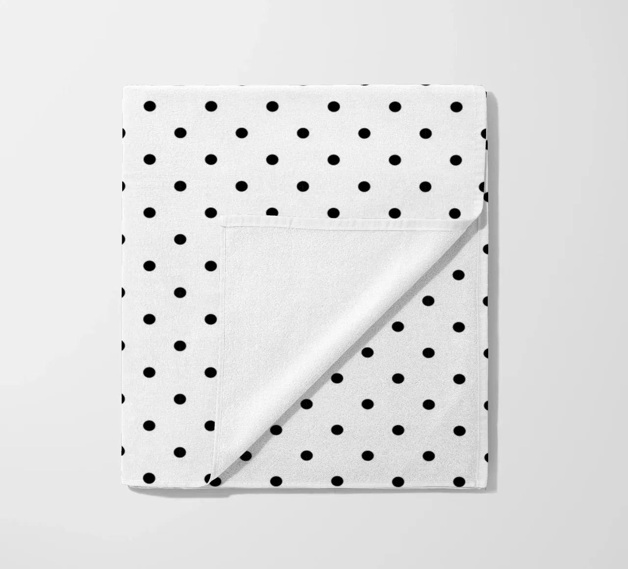 Minimal Basic Polka Dots | Nero su bianco telo mare da Beauty in Simplicity