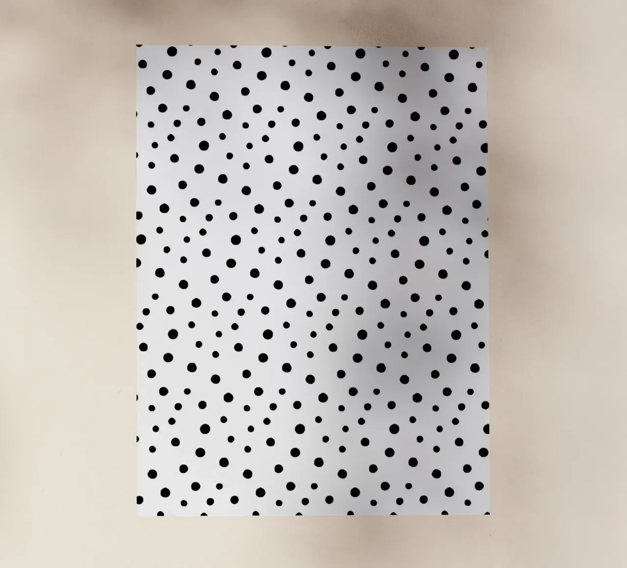 Minimal Chic Disegnato a mano a pois | Nero su bianco pellicola backlit da Beauty in Simplicity