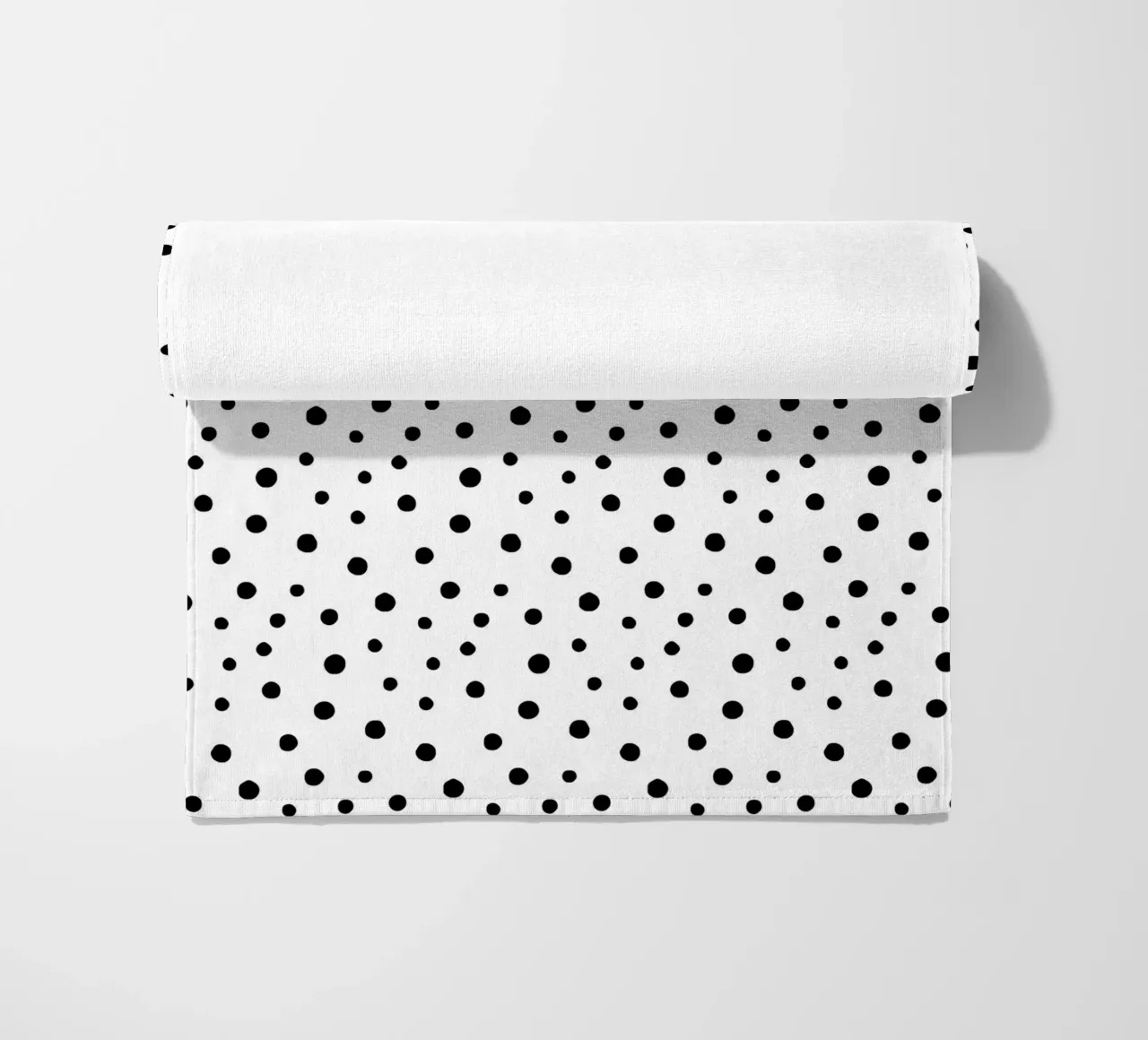 Minimal Chic Disegnato a mano a pois | Nero su bianco telo mare da Beauty in Simplicity