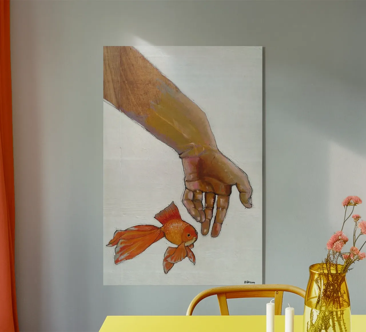 Mano con koi plexiglass da Martin Ahrens