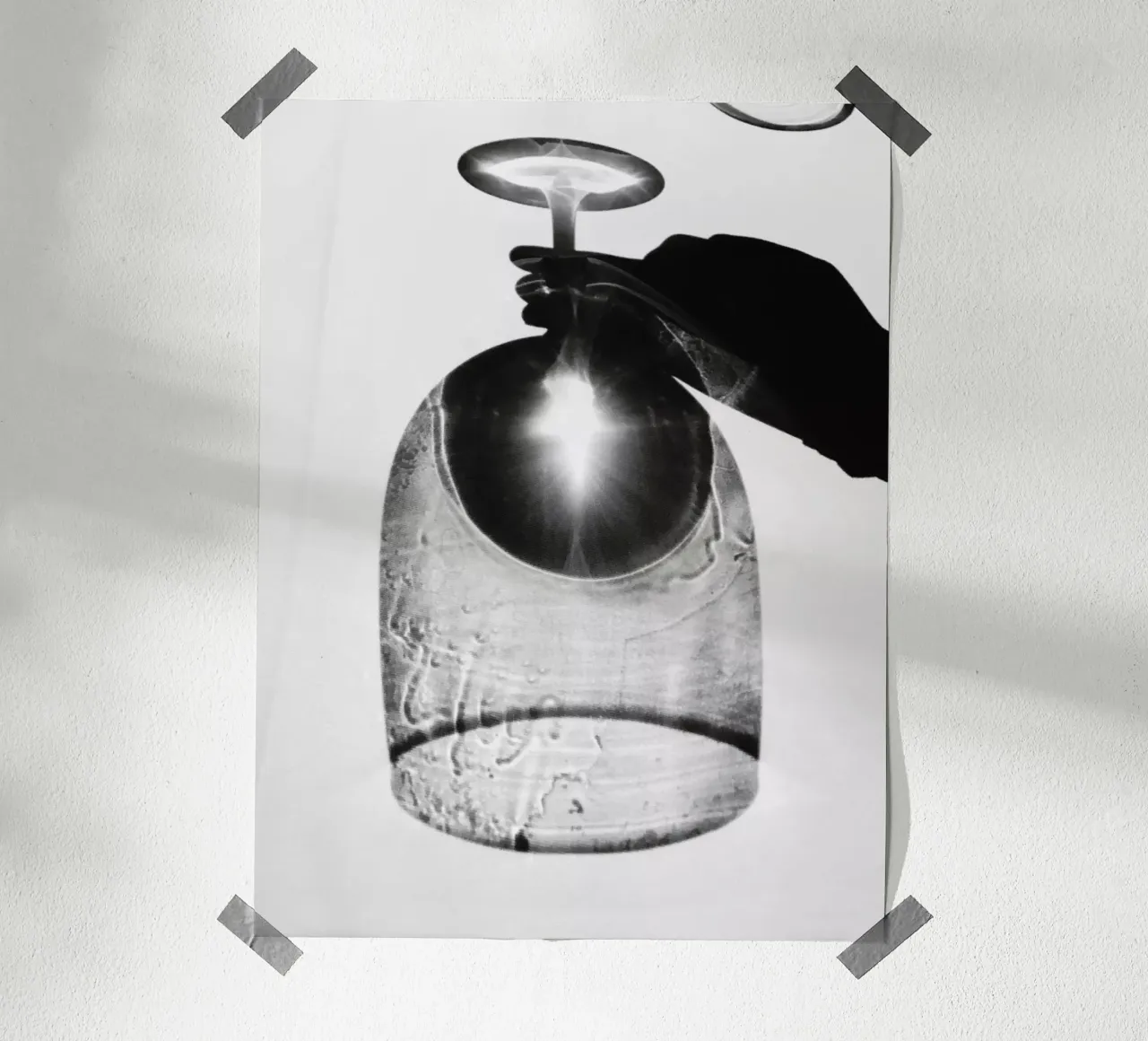 Il vetro fatto di luce poster con telaio in alluminio da Janine Sommer Fotografie