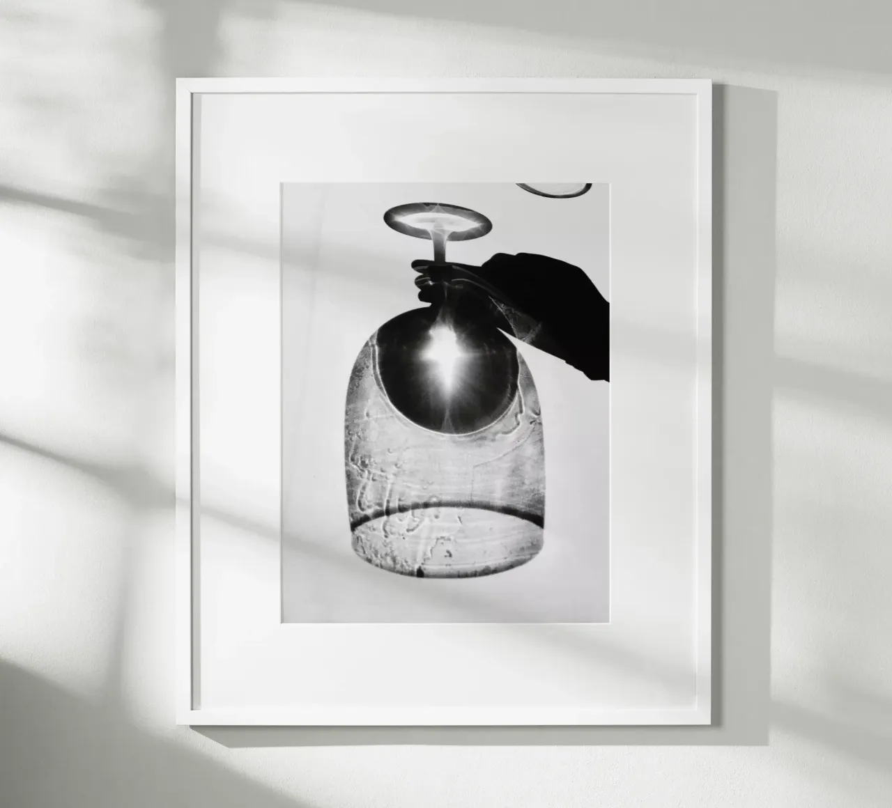 Il vetro fatto di luce poster con telaio in alluminio da Janine Sommer Fotografie