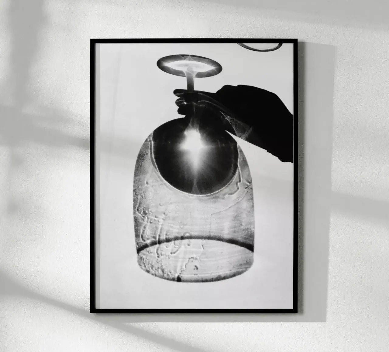 Il vetro fatto di luce poster con telaio in alluminio da Janine Sommer Fotografie