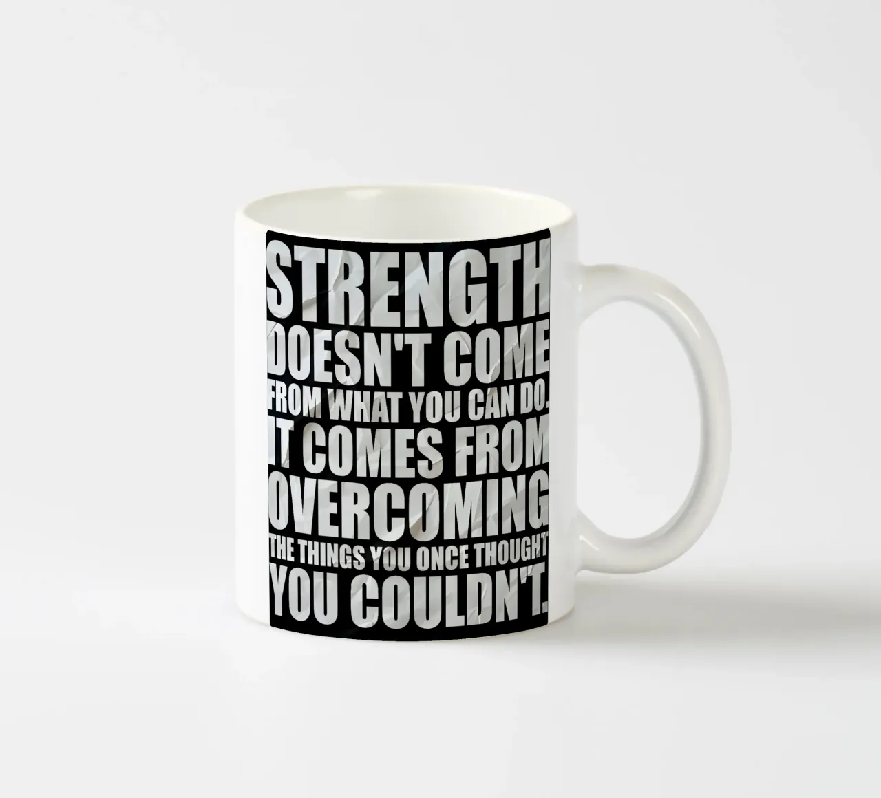 STRENGTH DOESNT COME tazza in ceramica da Type & Tape