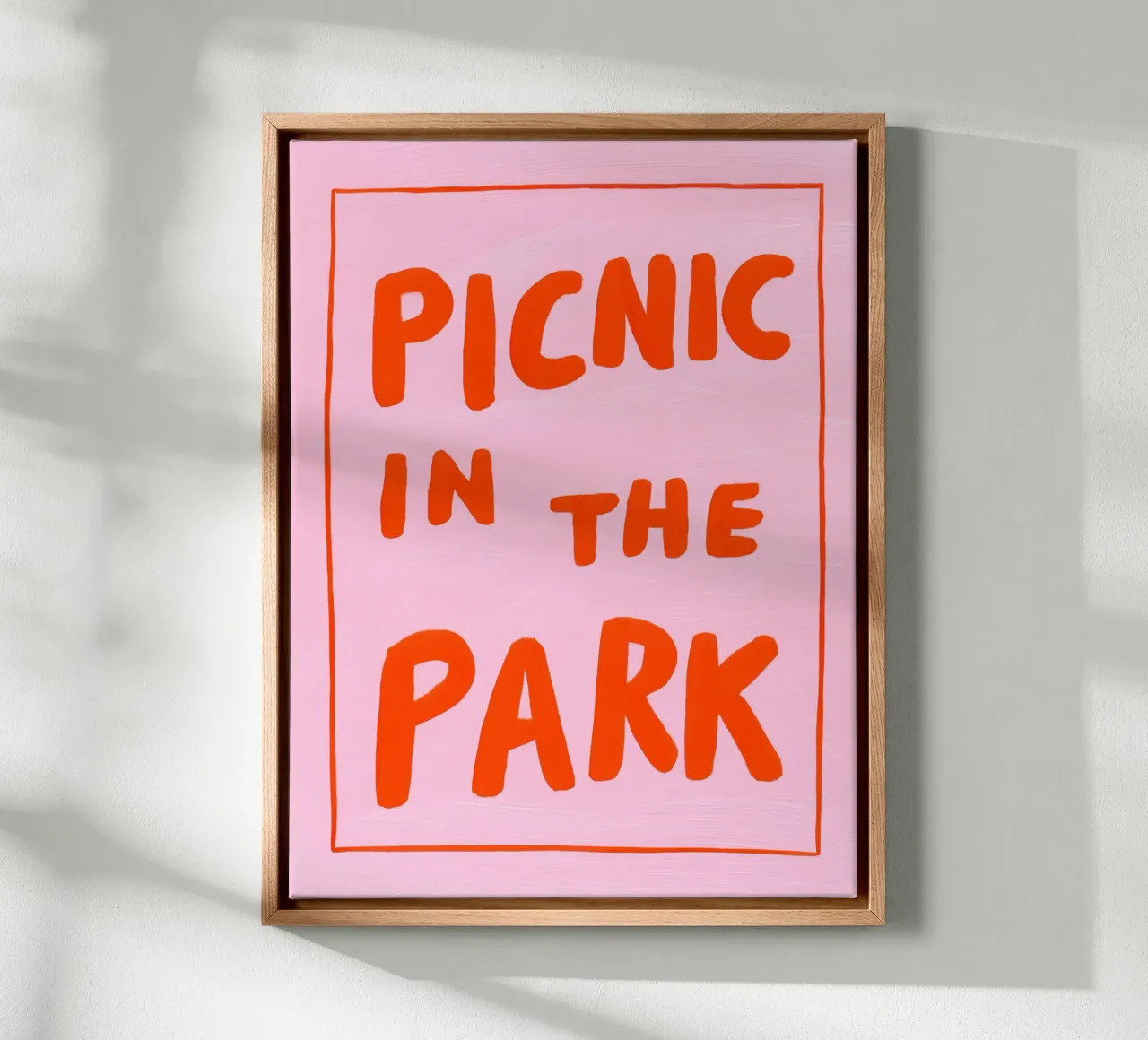 Picnic nel parco, pinki tela con Cornice a cassetta da Carinaprint