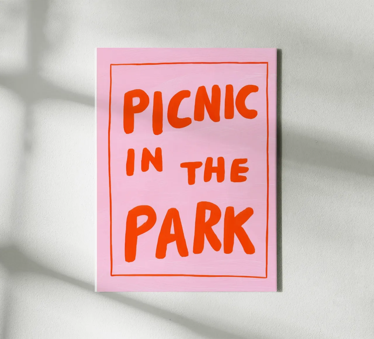 Picnic nel parco, pinki tela con Cornice a cassetta da Carinaprint