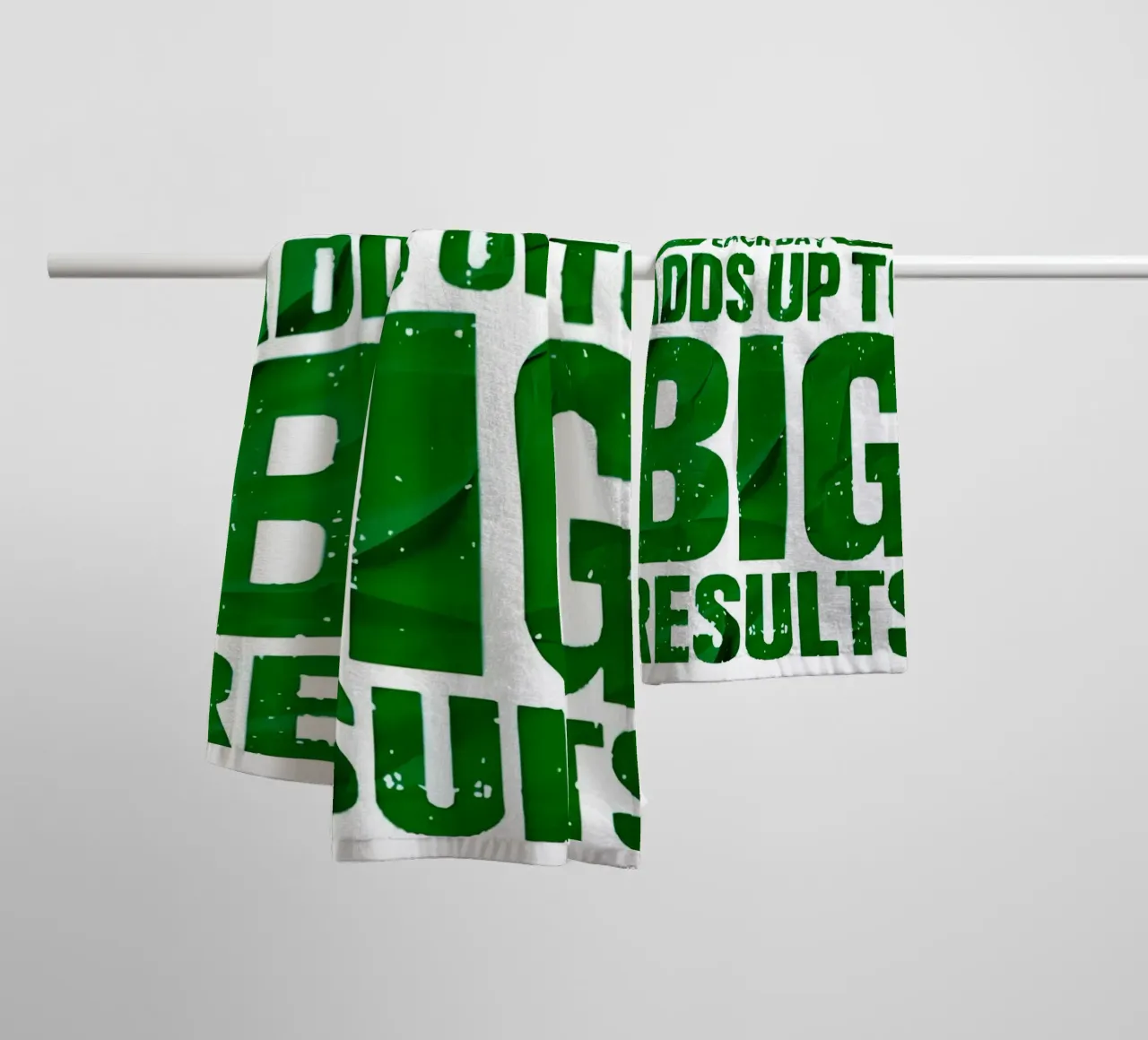 'A LITTLE PROGRESS EACH DAY ADDŞ UP TO BIG RESULTS' Handtuch von Type & Tape