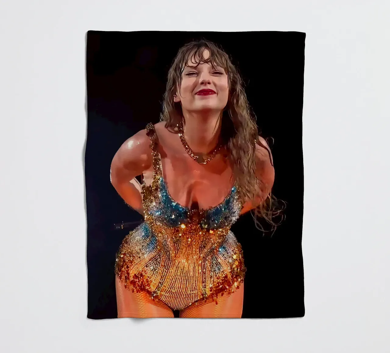 Taylor Swift coperta in pile da Musadad Shop