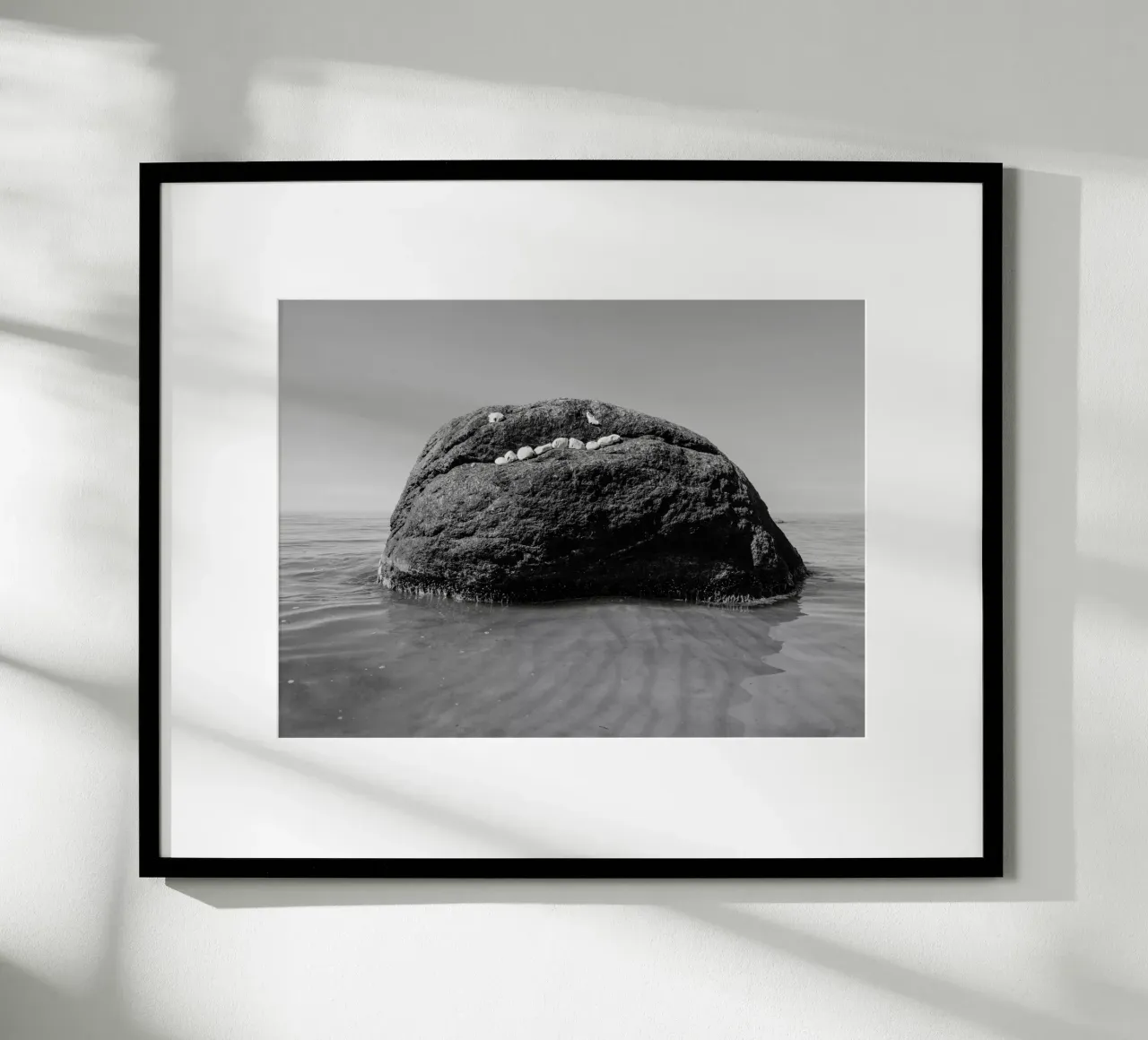 Der Stein der Weisen Poster mit Holzrahmen von Janine Sommer Fotografie