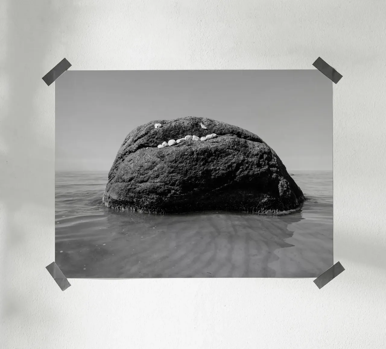 Der Stein der Weisen Poster mit Holzrahmen von Janine Sommer Fotografie