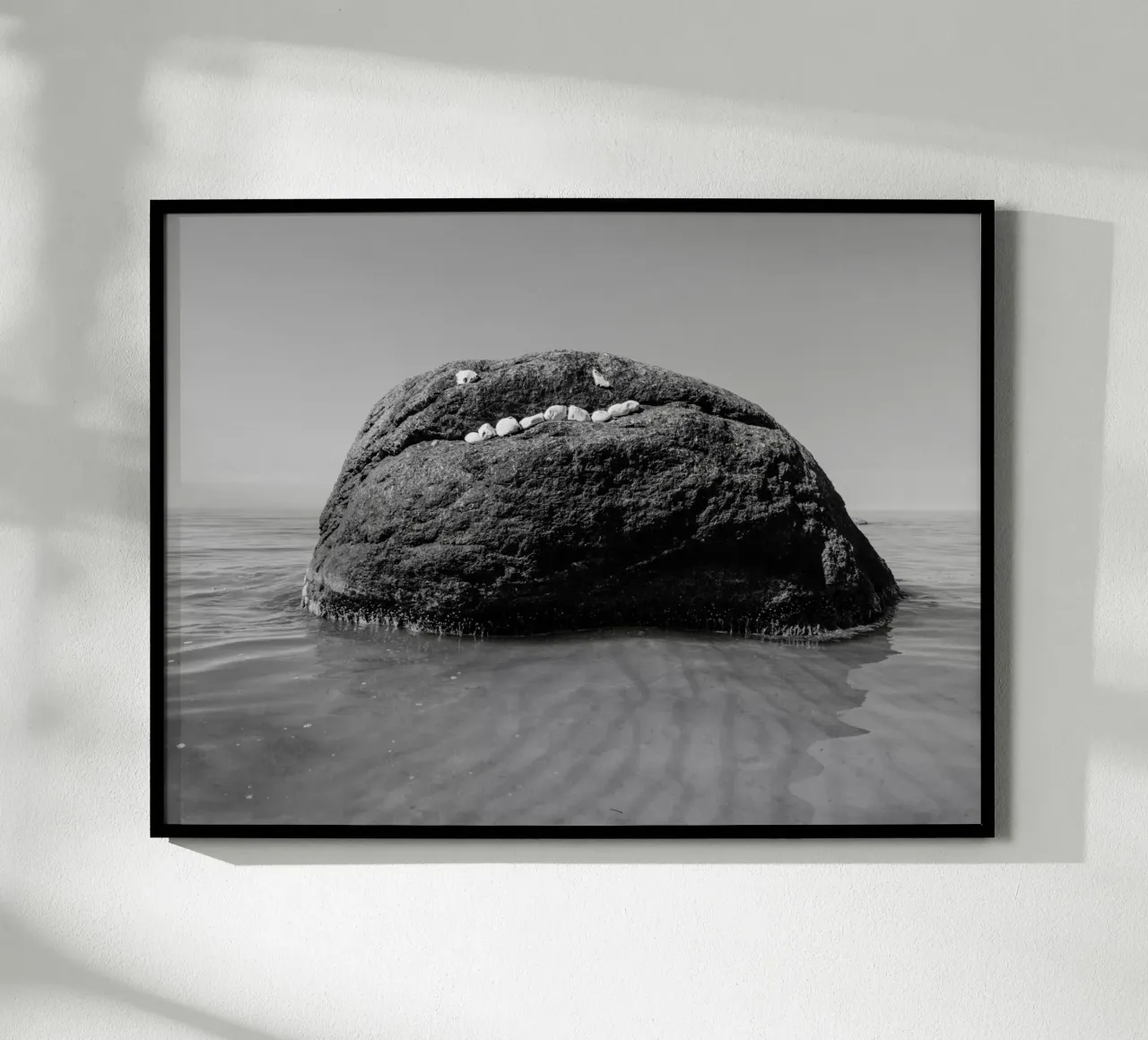 Der Stein der Weisen Poster mit Holzrahmen von Janine Sommer Fotografie