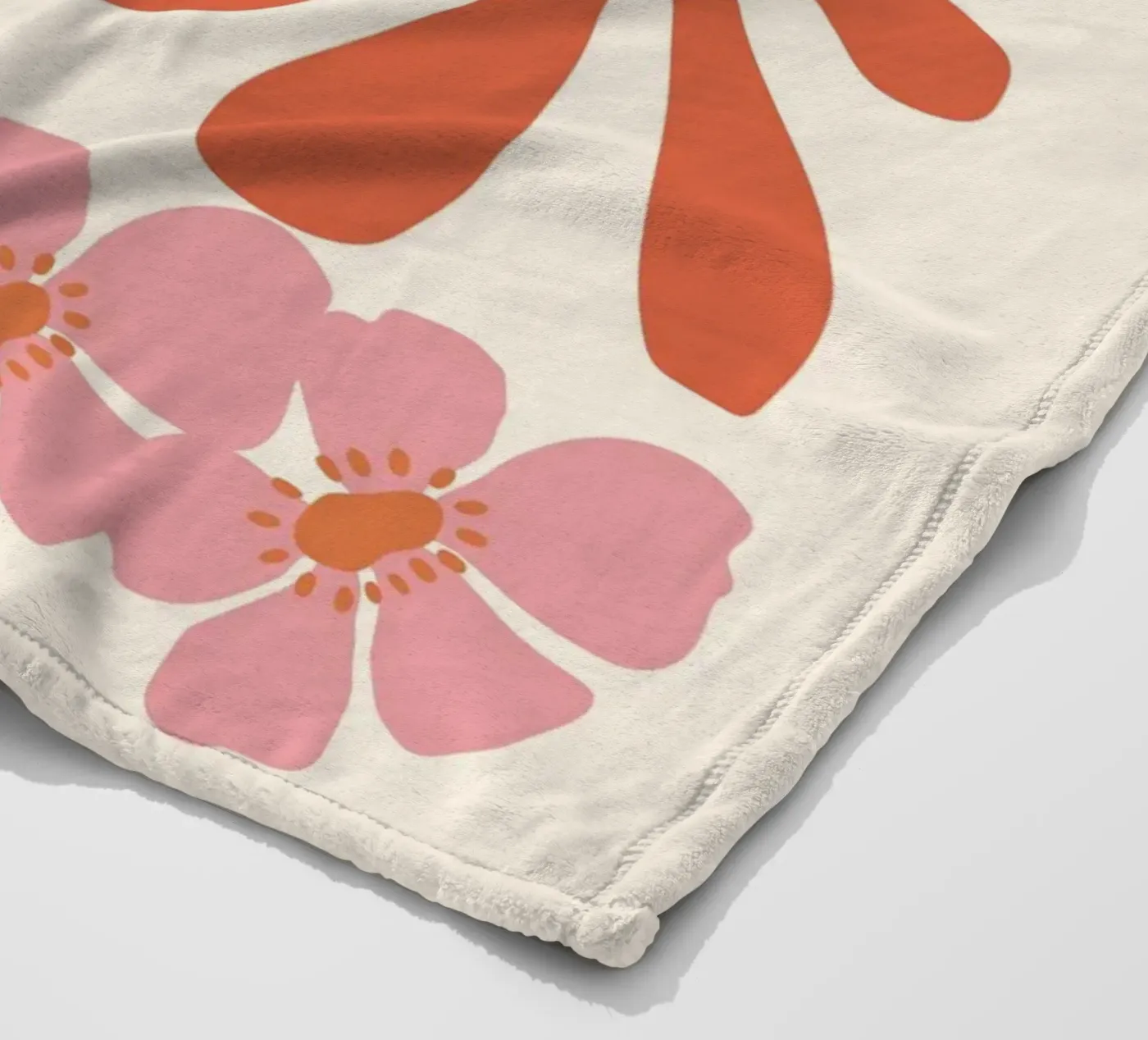 Soft Bloom Fleecedecke von RS LAB STUDIO