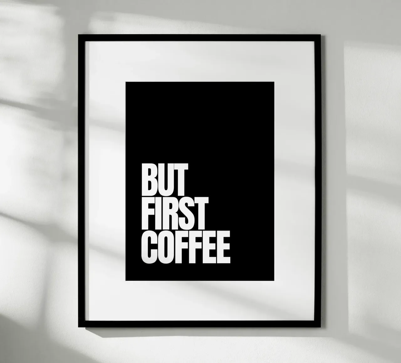 But first coffee (black) poster con telaio in alluminio da Diesdas Ananas Design