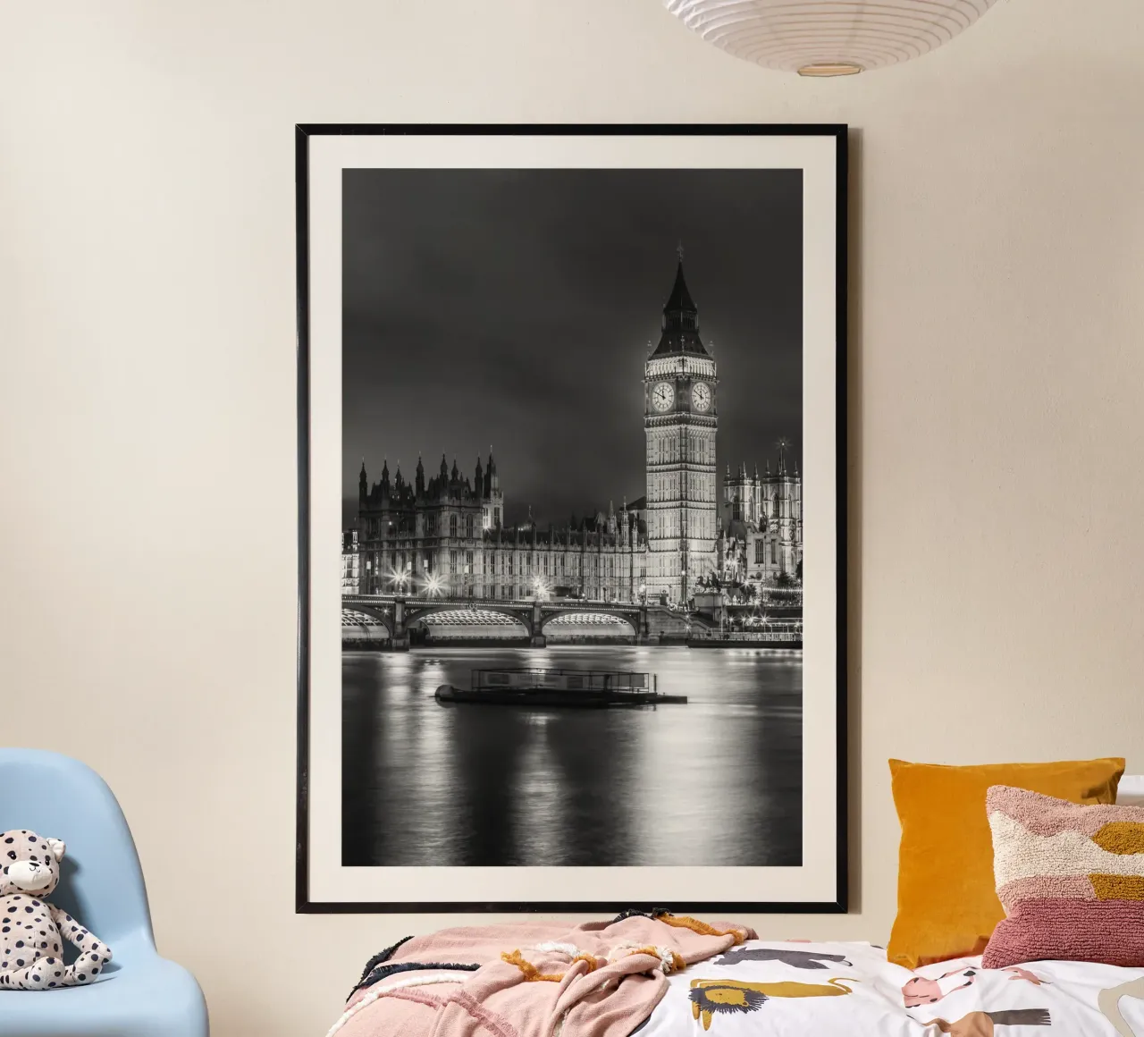 LONDRES Vue nocturne de Big Ben - Monochrome poster avec cadre en plastique de Melanie Viola
