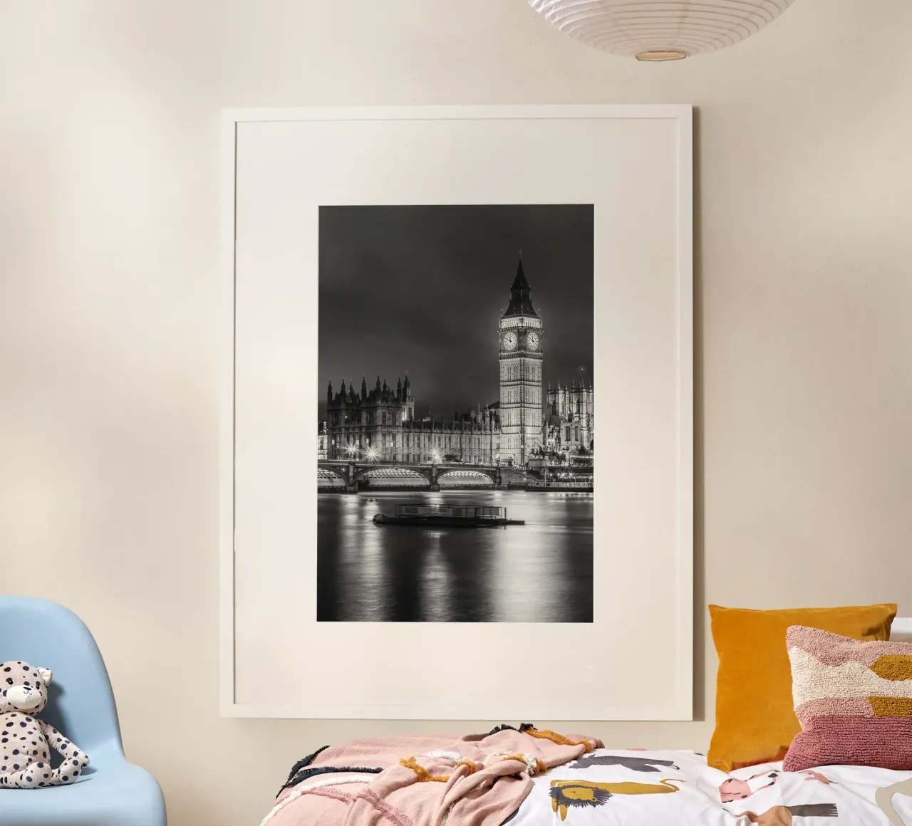 LONDRES Vue nocturne de Big Ben - Monochrome poster avec cadre en plastique de Melanie Viola