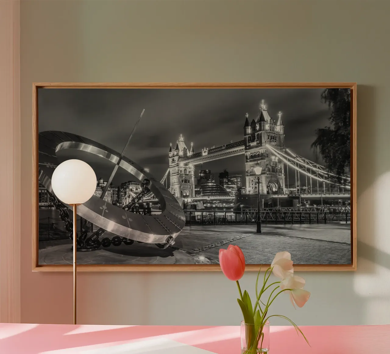 LONDEN Tower Bridge in een lichtzee - Panorama canvas met Baklijst van Melanie Viola