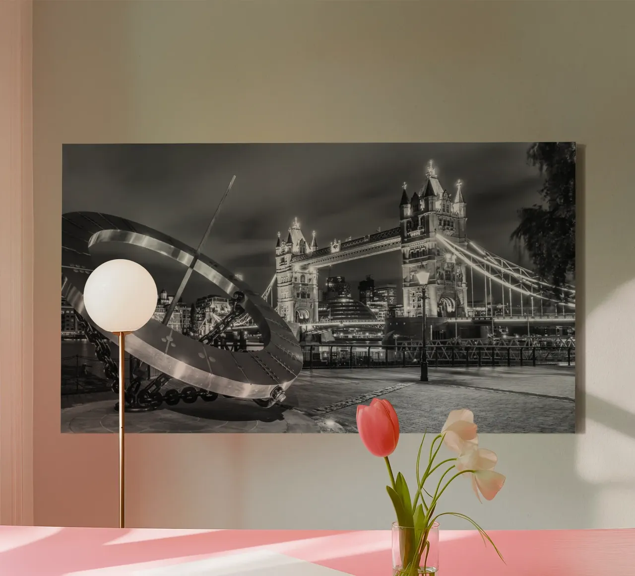 LONDEN Tower Bridge in een lichtzee - Panorama canvas met Baklijst van Melanie Viola