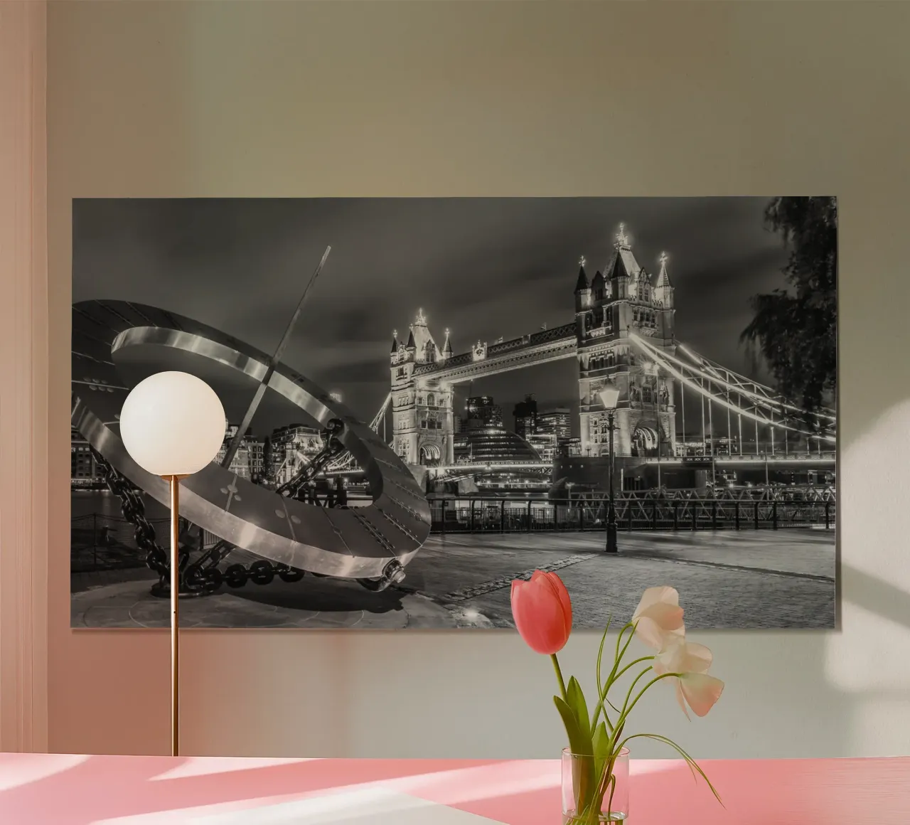 LONDRA Il Tower Bridge in un tripudio di luce - Panorama poster con telaio in alluminio da Melanie Viola
