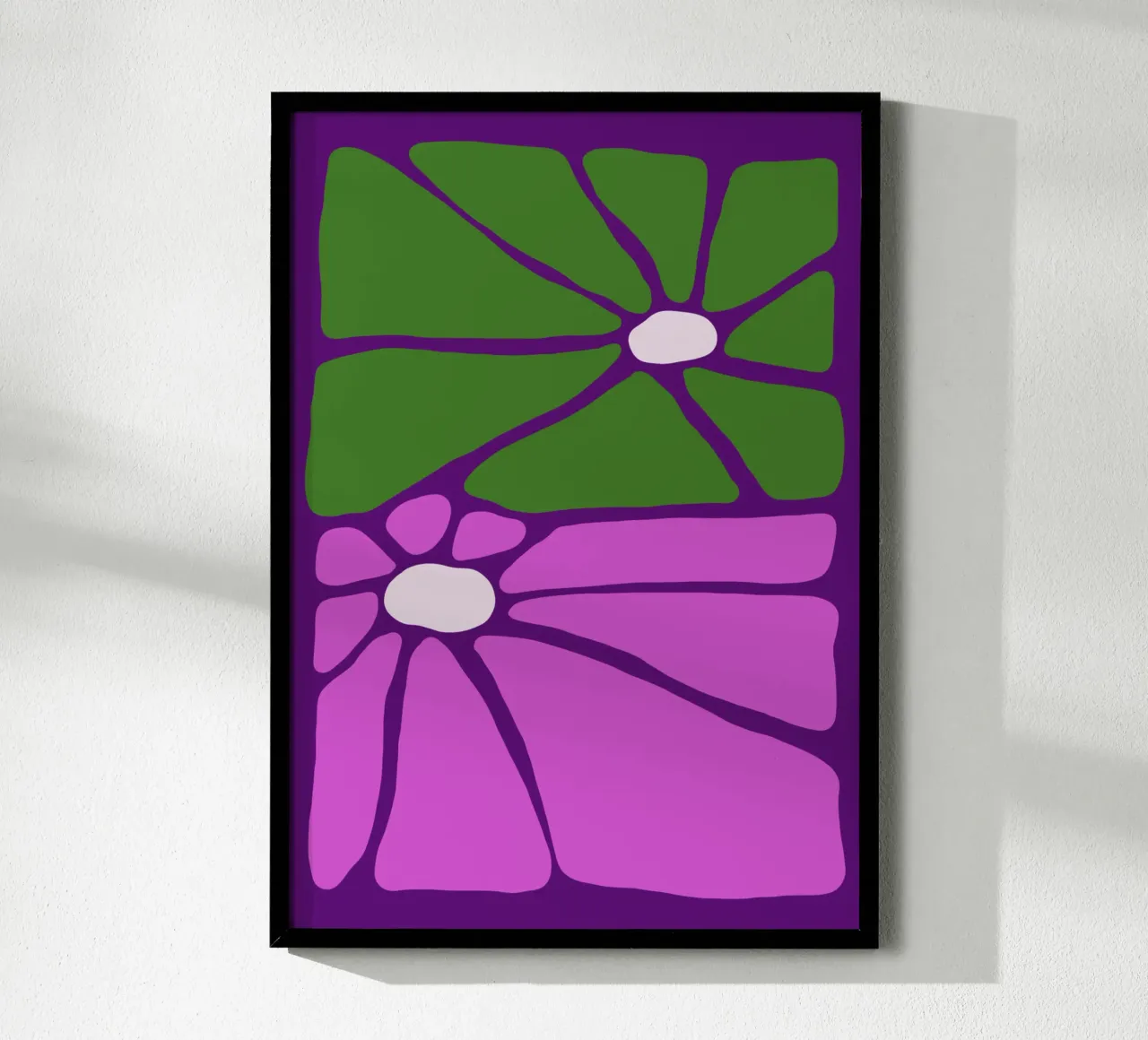 Festive bloom Green and purple bold flowers poster con telaio in legno da TijanaArtStudio88