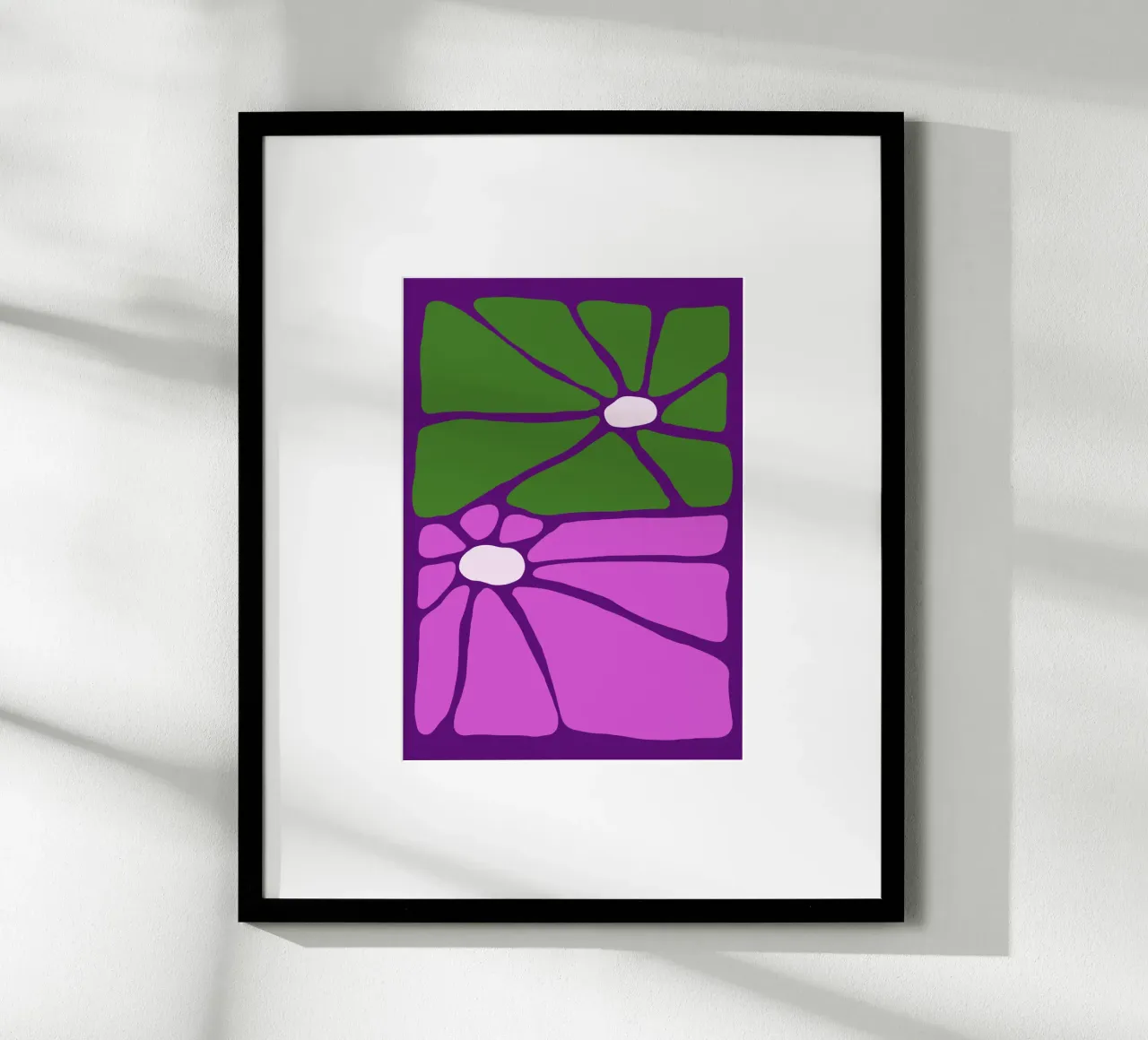 Festive bloom Green and purple bold flowers poster con telaio in legno da TijanaArtStudio88