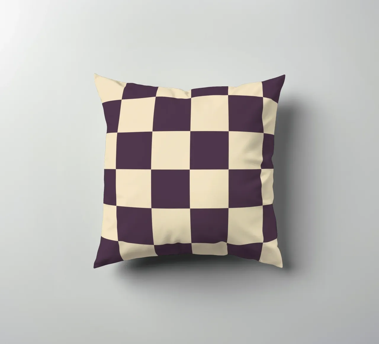 Eggplant checkerboard pattern cuscino da TijanaArtStudio88