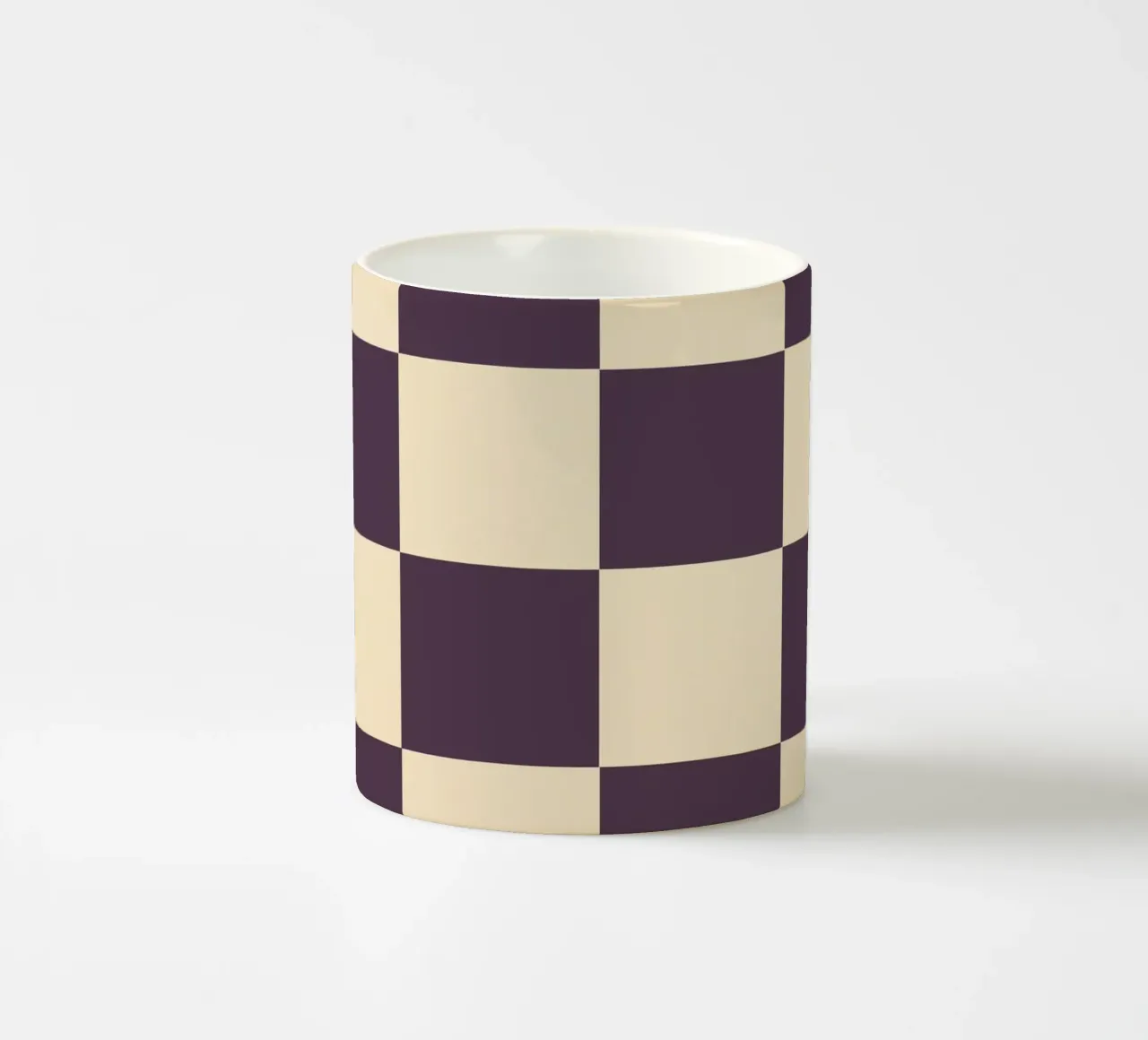 Eggplant checkerboard pattern tazza in ceramica da TijanaArtStudio88