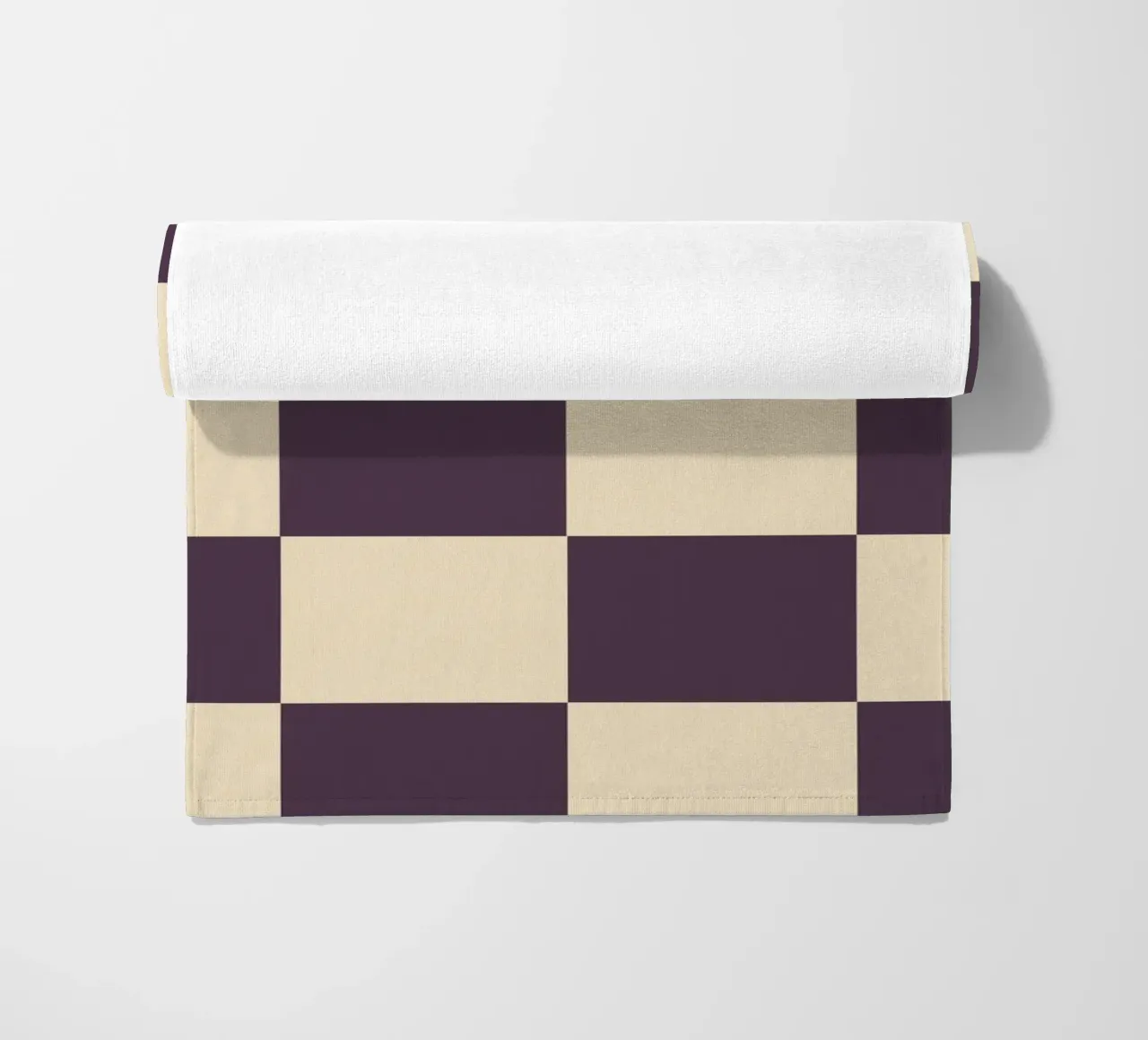 Eggplant checkerboard pattern telo mare da TijanaArtStudio88