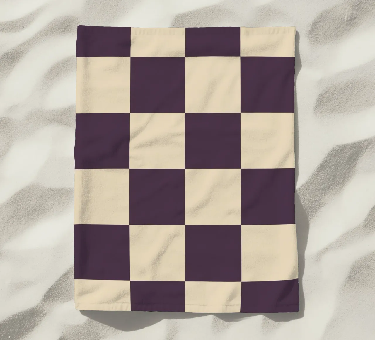 Eggplant checkerboard pattern telo mare da TijanaArtStudio88