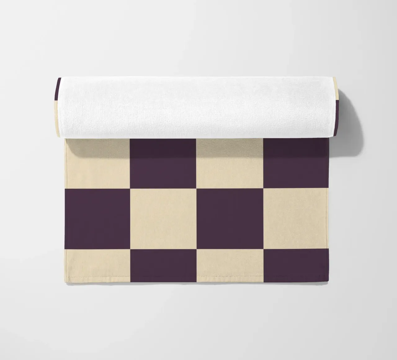 Eggplant checkerboard pattern telo mare da TijanaArtStudio88